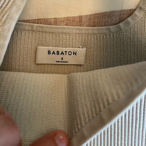 Babaton Aritzia Sculpt Knit
Squareneck Cropped Tank Taupe Size Small - Picture 4 of 12